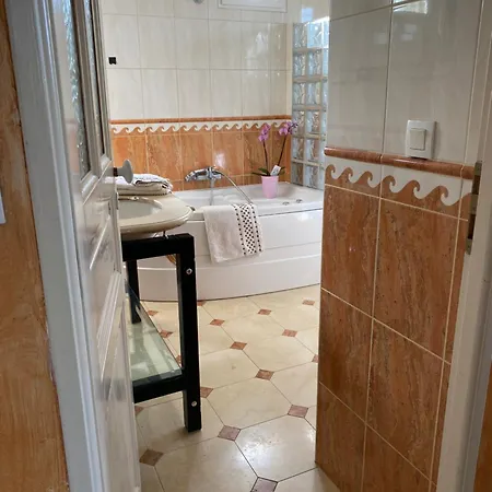 Maison De Charme Homestay Champs-Sur-Marne